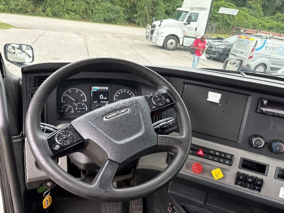 Day Cab Tractor-Heavy Duty Tractors-Freightliner-2019-T12664ST-Rocky Mount-NC-555,405\n\t\tmiles-$ 34,250 - Image 11