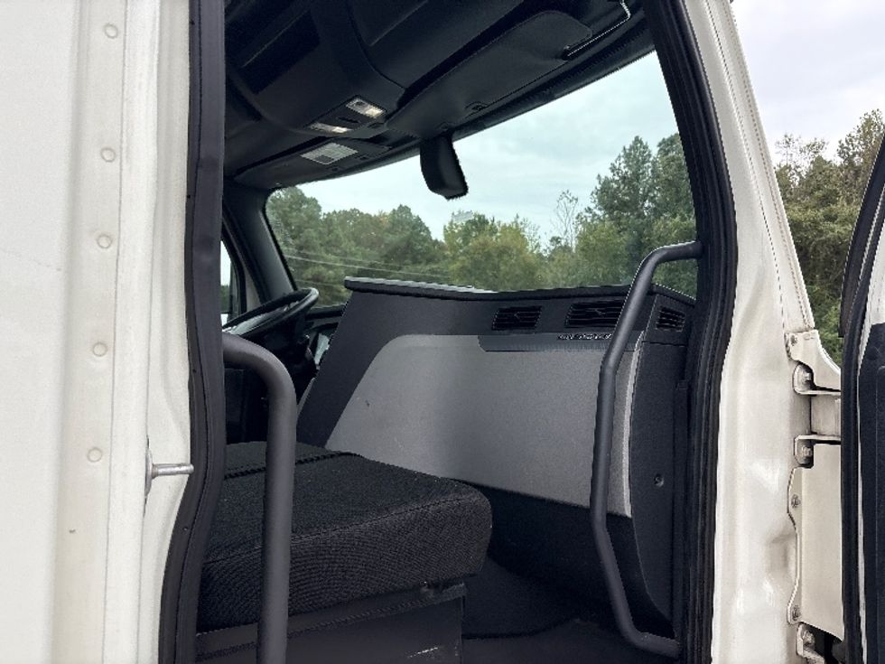 Day Cab Tractor-Heavy Duty Tractors-Freightliner-2019-T12664ST-Rocky Mount-NC-555,405\n\t\tmiles-$ 34,250 - Image 12