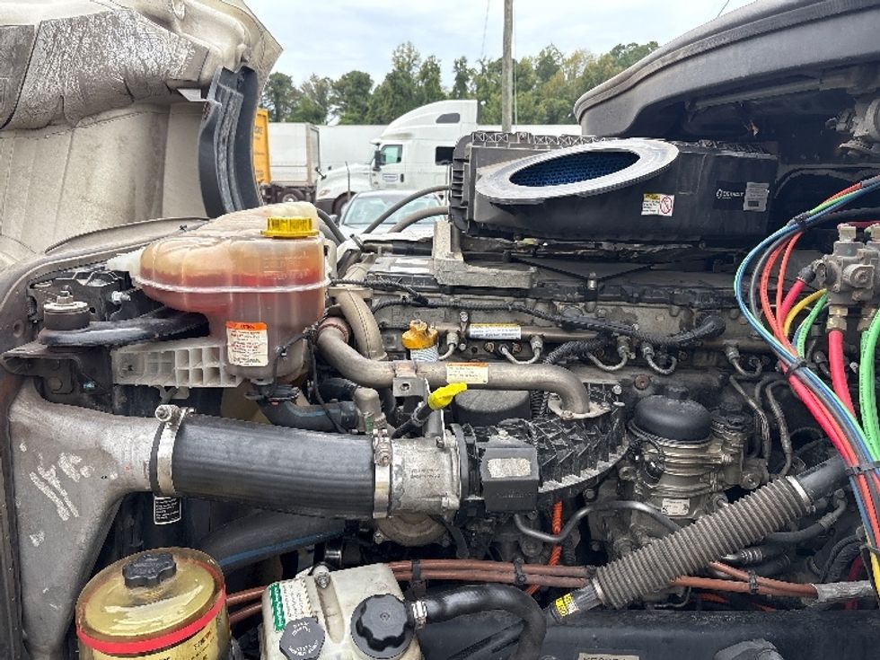 Day Cab Tractor-Heavy Duty Tractors-Freightliner-2019-T12664ST-Rocky Mount-NC-555,405\n\t\tmiles-$ 34,250 - Image 16