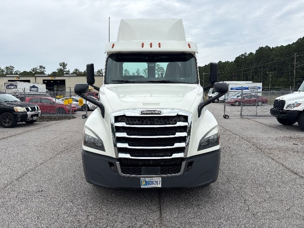 Day Cab Tractor-Heavy Duty Tractors-Freightliner-2019-T12664ST-Rocky Mount-NC-555,405\n\t\tmiles-$ 34,250 - Image 2