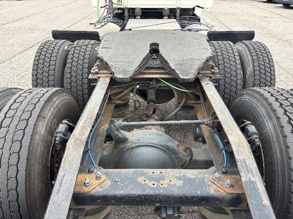 Day Cab Tractor-Heavy Duty Tractors-Freightliner-2019-T12664ST-Rocky Mount-NC-555,405\n\t\tmiles-$ 34,250 - Image 6