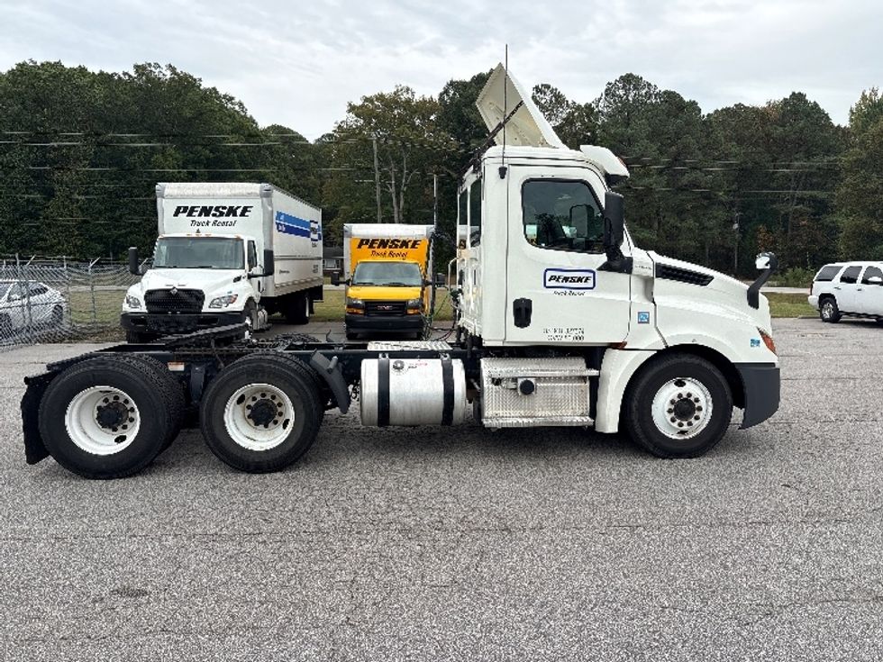 Day Cab Tractor-Heavy Duty Tractors-Freightliner-2019-T12664ST-Rocky Mount-NC-555,405\n\t\tmiles-$ 34,250 - Image 8