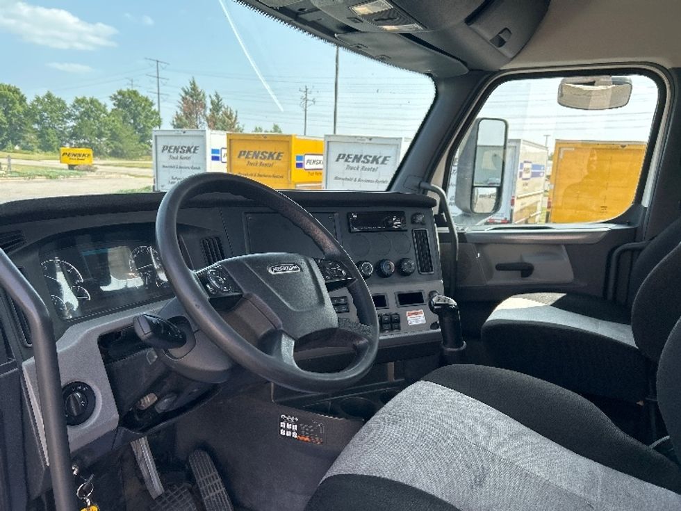 Day Cab Tractor-Heavy Duty Tractors-Freightliner-2019-T12664ST-Rothschild-WI-311,566\n\t\tmiles-$ 40,500 - Image 10
