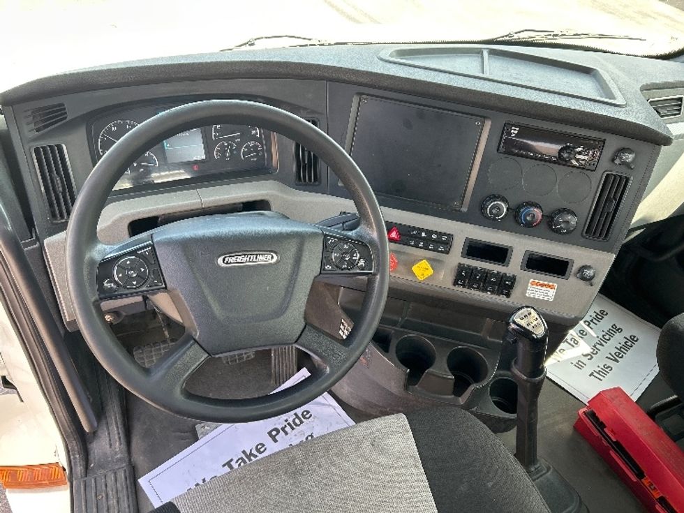 Day Cab Tractor-Heavy Duty Tractors-Freightliner-2019-T12664ST-Rothschild-WI-311,566\n\t\tmiles-$ 40,500 - Image 11