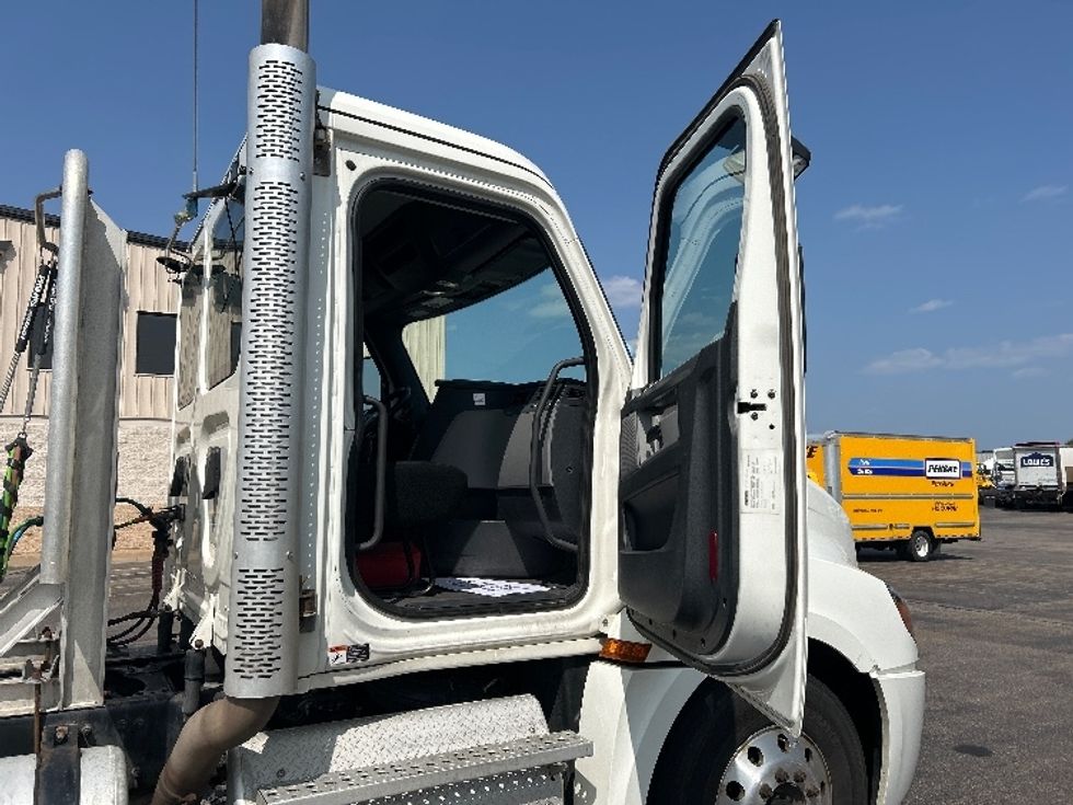 Day Cab Tractor-Heavy Duty Tractors-Freightliner-2019-T12664ST-Rothschild-WI-311,566\n\t\tmiles-$ 40,500 - Image 12