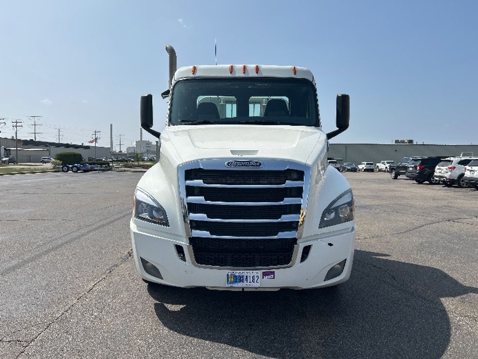 Day Cab Tractor-Heavy Duty Tractors-Freightliner-2019-T12664ST-Rothschild-WI-311,566\n\t\tmiles-$ 40,500 - Image 2
