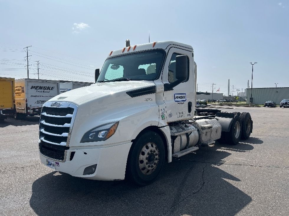 Day Cab Tractor-Heavy Duty Tractors-Freightliner-2019-T12664ST-Rothschild-WI-311,566\n\t\tmiles-$ 40,500 - Image 3