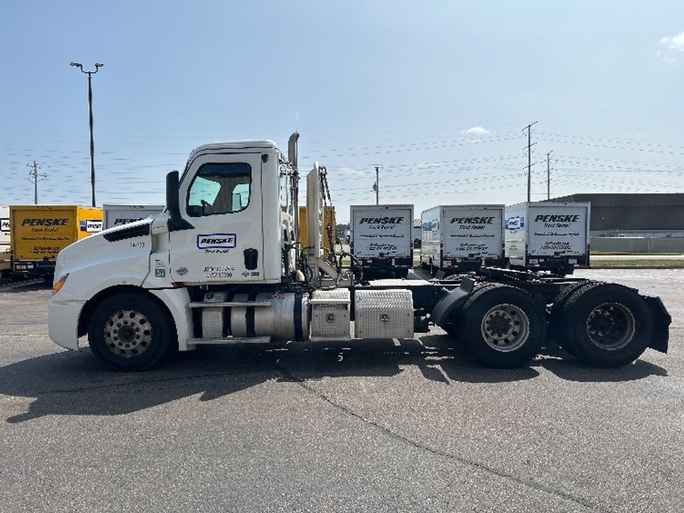 Day Cab Tractor-Heavy Duty Tractors-Freightliner-2019-T12664ST-Rothschild-WI-311,566\n\t\tmiles-$ 40,500 - Image 4