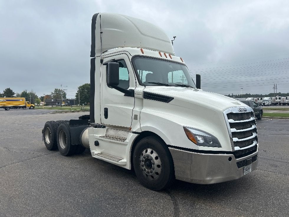Day Cab Tractor-Heavy Duty Tractors-Freightliner-2019-T12664ST-Rothschild-WI-411,301\n\t\tmiles-$ 41,250 - Image 1
