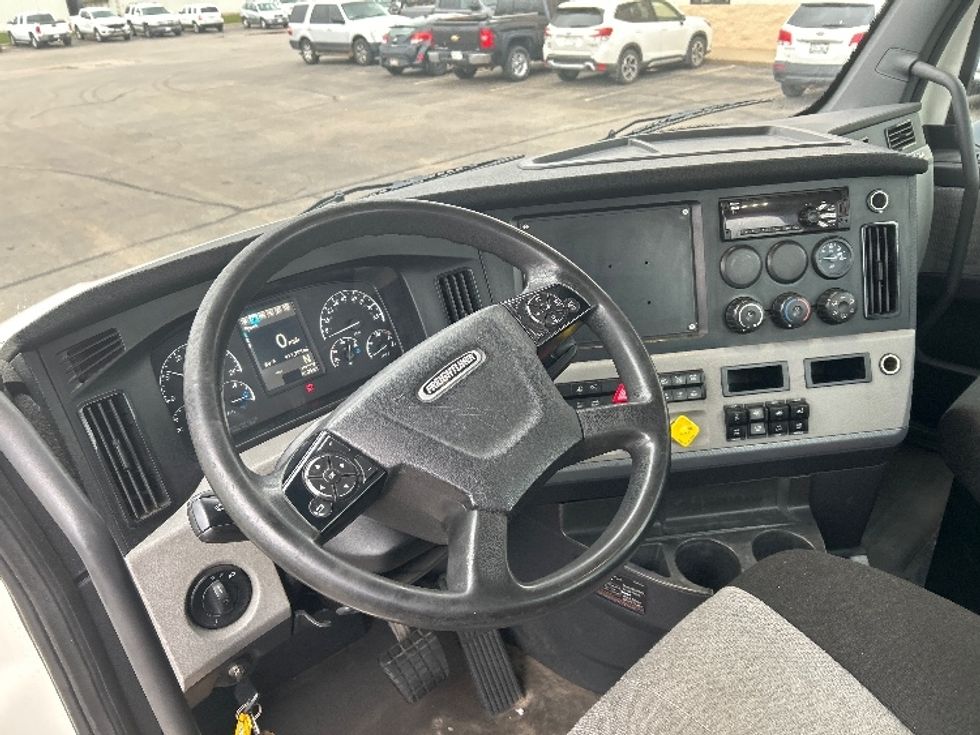 Day Cab Tractor-Heavy Duty Tractors-Freightliner-2019-T12664ST-Rothschild-WI-411,301\n\t\tmiles-$ 41,250 - Image 10