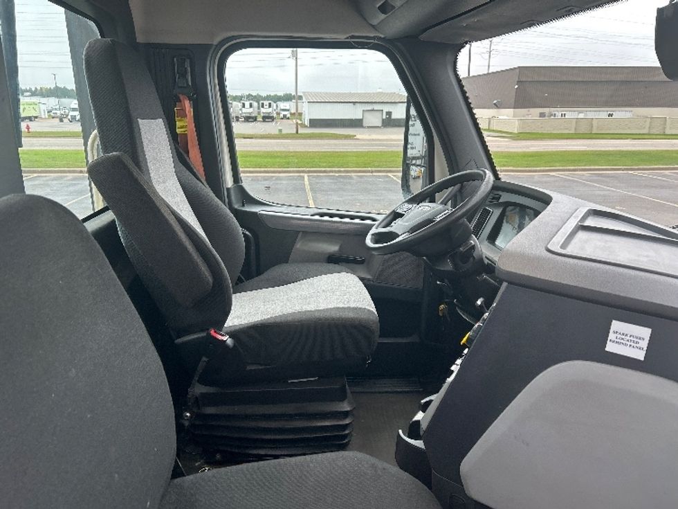 Day Cab Tractor-Heavy Duty Tractors-Freightliner-2019-T12664ST-Rothschild-WI-411,301\n\t\tmiles-$ 41,250 - Image 14