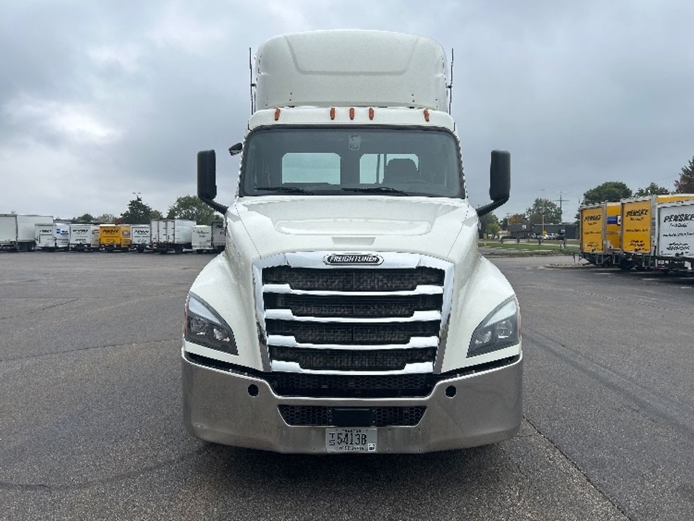 Day Cab Tractor-Heavy Duty Tractors-Freightliner-2019-T12664ST-Rothschild-WI-411,301\n\t\tmiles-$ 41,250 - Image 2