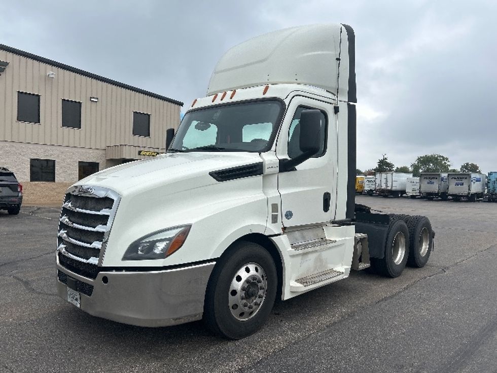 Day Cab Tractor-Heavy Duty Tractors-Freightliner-2019-T12664ST-Rothschild-WI-411,301\n\t\tmiles-$ 41,250 - Image 3