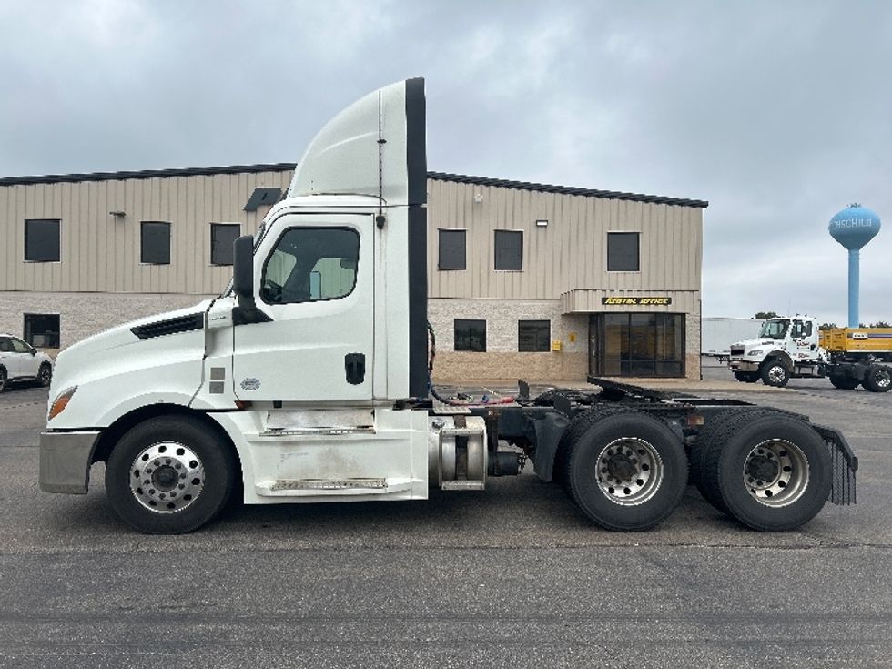 Day Cab Tractor-Heavy Duty Tractors-Freightliner-2019-T12664ST-Rothschild-WI-411,301\n\t\tmiles-$ 41,250 - Image 4