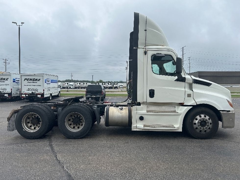 Day Cab Tractor-Heavy Duty Tractors-Freightliner-2019-T12664ST-Rothschild-WI-411,301\n\t\tmiles-$ 41,250 - Image 8