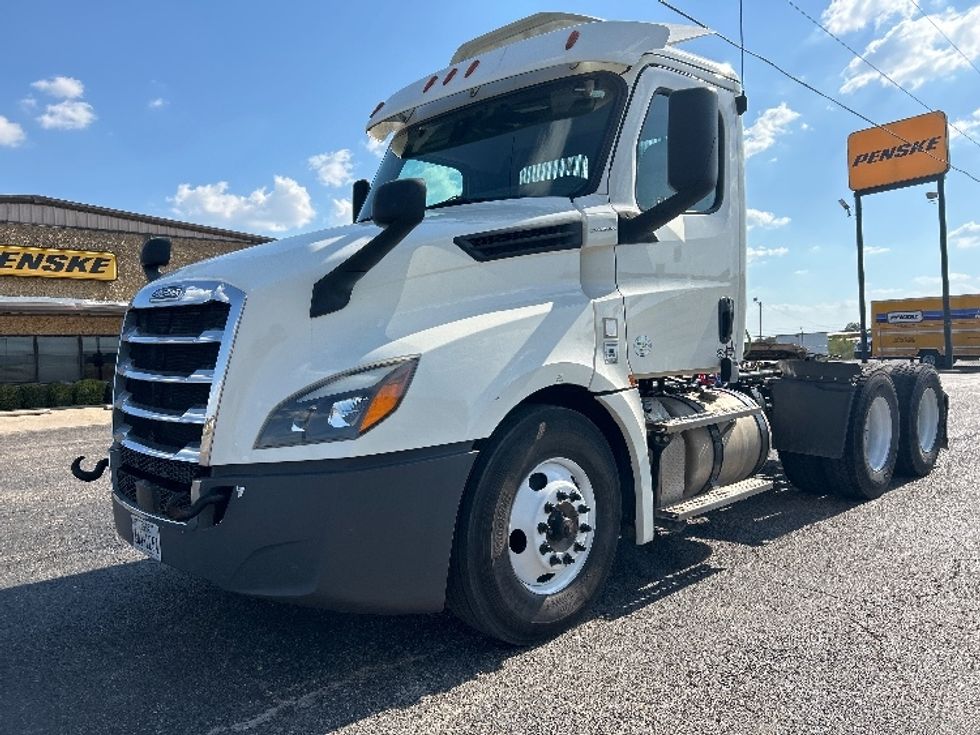 2019 Freightliner T12664ST Day Cab Tractor
