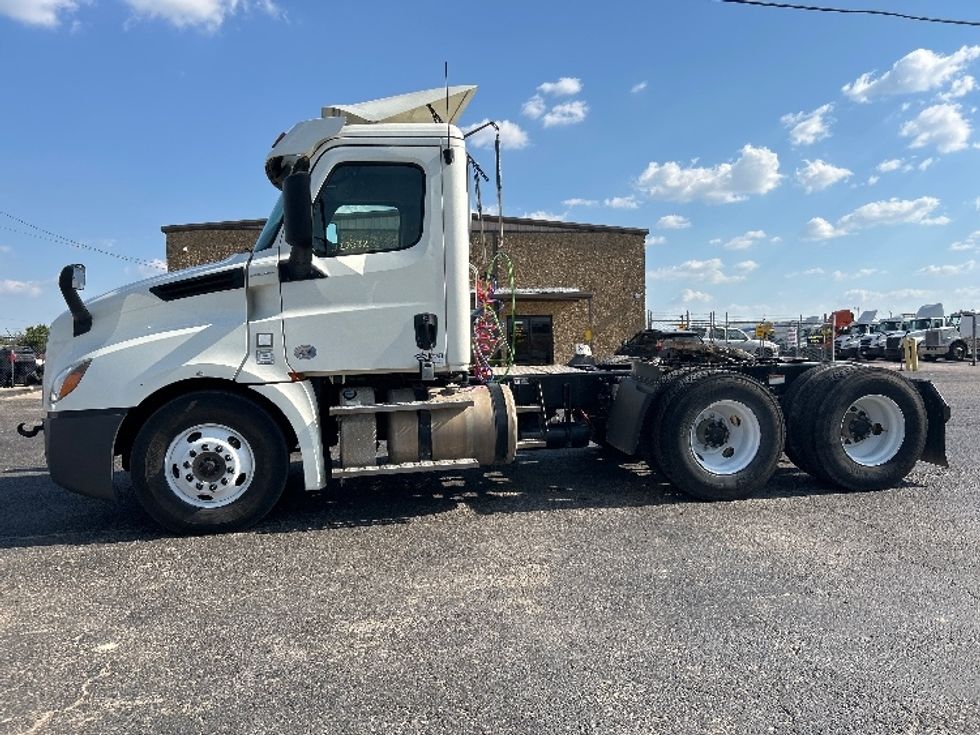 2019 Freightliner T12664ST Day Cab Tractor