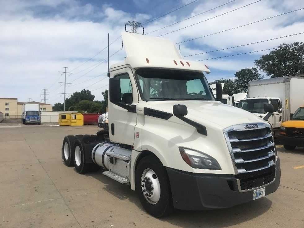 Day Cab Tractor-Heavy Duty Tractors-Freightliner-2019-T12664ST-Saginaw-MI-455,363\n\t\tmiles-$ 54,250 - Image 1