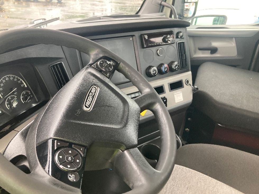 Day Cab Tractor-Heavy Duty Tractors-Freightliner-2019-T12664ST-Saginaw-MI-455,363\n\t\tmiles-$ 54,250 - Image 10