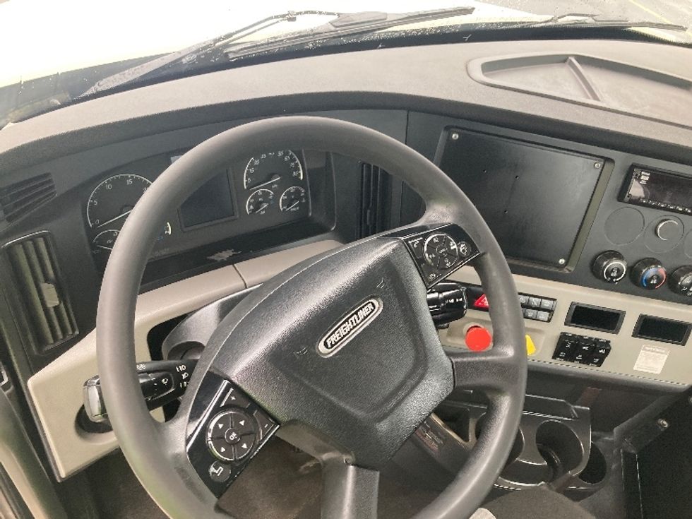Day Cab Tractor-Heavy Duty Tractors-Freightliner-2019-T12664ST-Saginaw-MI-455,363\n\t\tmiles-$ 54,250 - Image 11