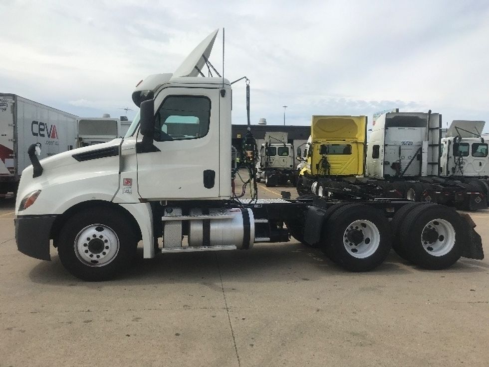 Day Cab Tractor-Heavy Duty Tractors-Freightliner-2019-T12664ST-Saginaw-MI-455,363\n\t\tmiles-$ 54,250 - Image 4
