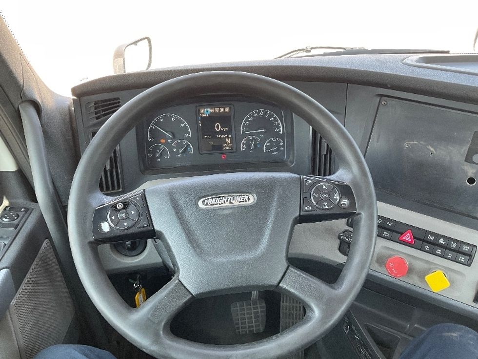 Day Cab Tractor-Heavy Duty Tractors-Freightliner-2019-T12664ST-Saginaw-MI-786,023\n\t\tmiles-$ 26,750 - Image 11