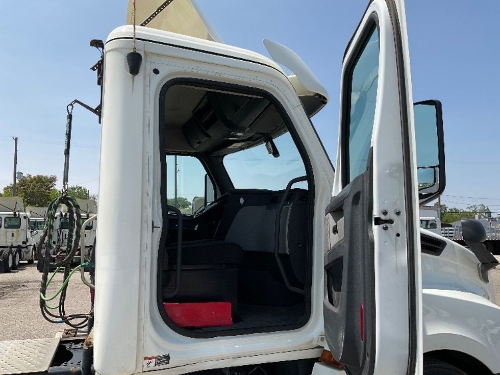 Day Cab Tractor-Heavy Duty Tractors-Freightliner-2019-T12664ST-Saginaw-MI-786,023\n\t\tmiles-$ 26,750 - Image 12
