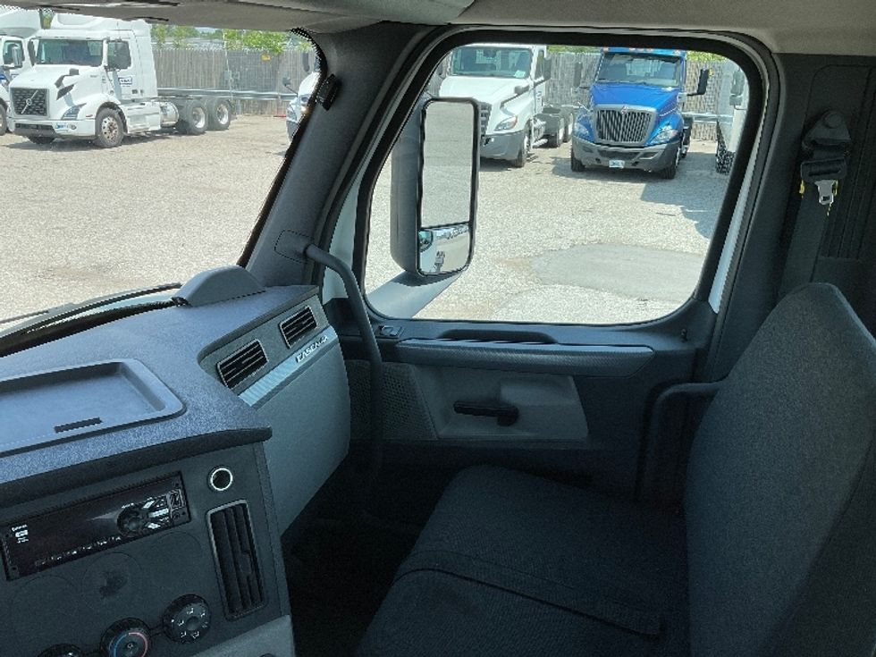 Day Cab Tractor-Heavy Duty Tractors-Freightliner-2019-T12664ST-Saginaw-MI-786,023\n\t\tmiles-$ 26,750 - Image 13