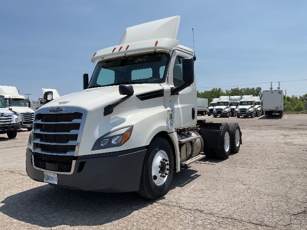 Day Cab Tractor-Heavy Duty Tractors-Freightliner-2019-T12664ST-Saginaw-MI-786,023\n\t\tmiles-$ 26,750 - Image 3