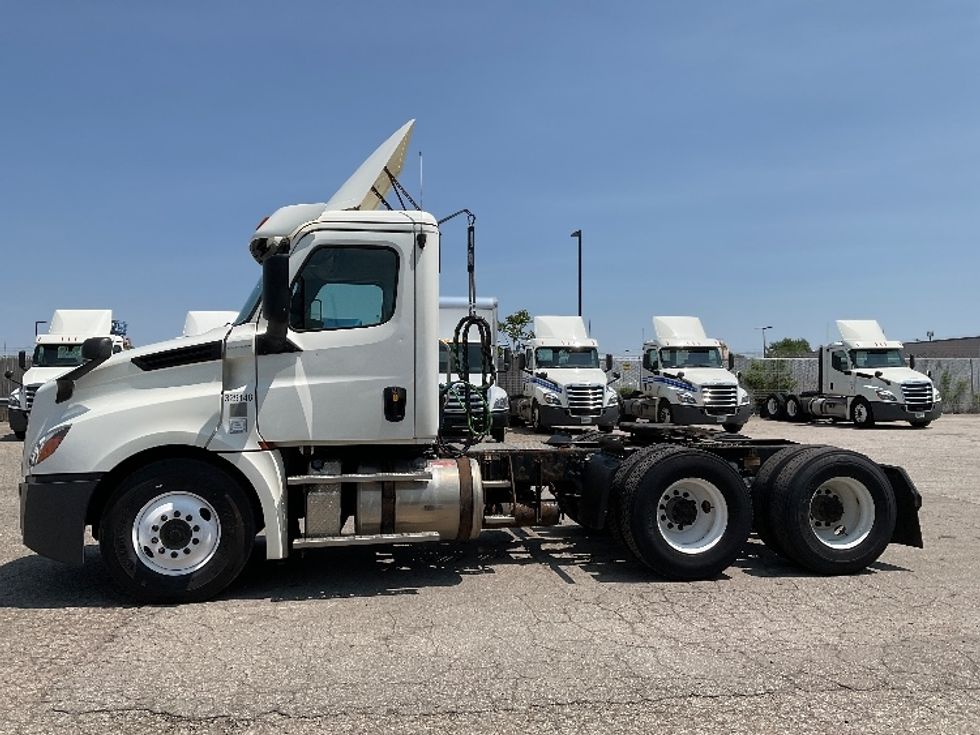 Day Cab Tractor-Heavy Duty Tractors-Freightliner-2019-T12664ST-Saginaw-MI-786,023\n\t\tmiles-$ 26,750 - Image 4