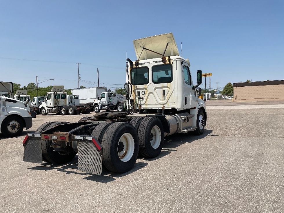Day Cab Tractor-Heavy Duty Tractors-Freightliner-2019-T12664ST-Saginaw-MI-786,023\n\t\tmiles-$ 26,750 - Image 7