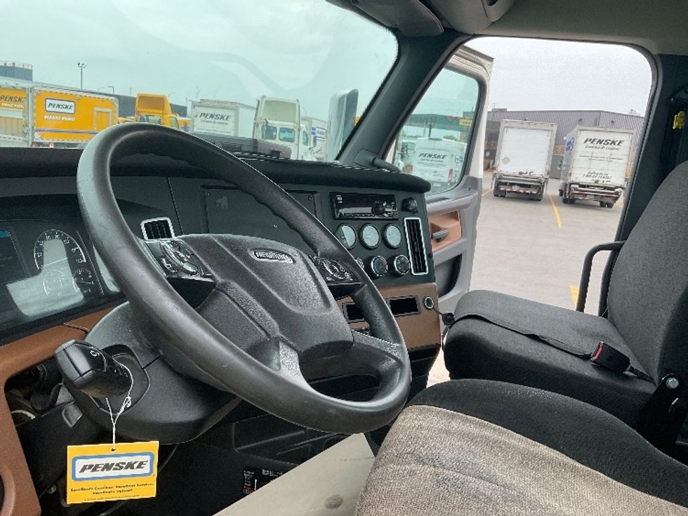Day Cab Tractor-Heavy Duty Tractors-Freightliner-2019-T12664ST-Saint Laurent-PQ-205,322\n\t\tkm-$ 71,250 - Image 10