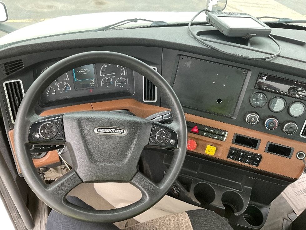 Day Cab Tractor-Heavy Duty Tractors-Freightliner-2019-T12664ST-Saint Laurent-PQ-205,322\n\t\tkm-$ 71,250 - Image 11