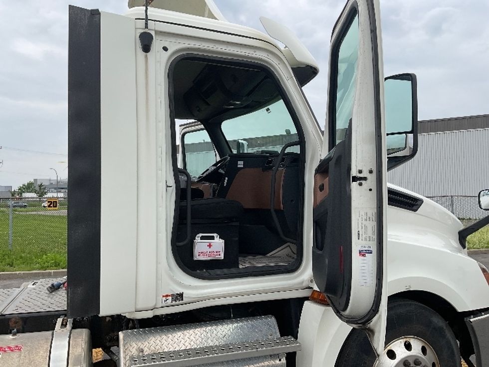 Day Cab Tractor-Heavy Duty Tractors-Freightliner-2019-T12664ST-Saint Laurent-PQ-205,322\n\t\tkm-$ 71,250 - Image 12