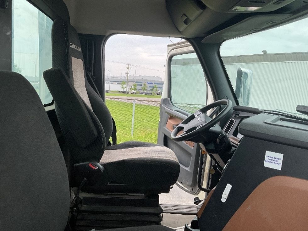 Day Cab Tractor-Heavy Duty Tractors-Freightliner-2019-T12664ST-Saint Laurent-PQ-205,322\n\t\tkm-$ 71,250 - Image 14