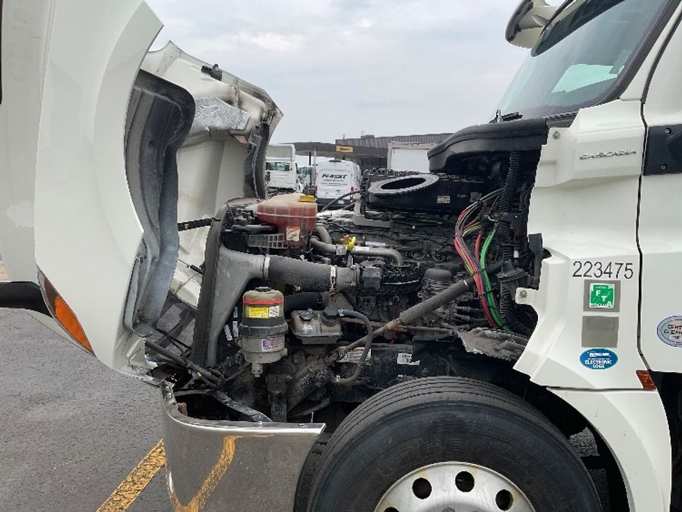 Day Cab Tractor-Heavy Duty Tractors-Freightliner-2019-T12664ST-Saint Laurent-PQ-205,322\n\t\tkm-$ 71,250 - Image 16