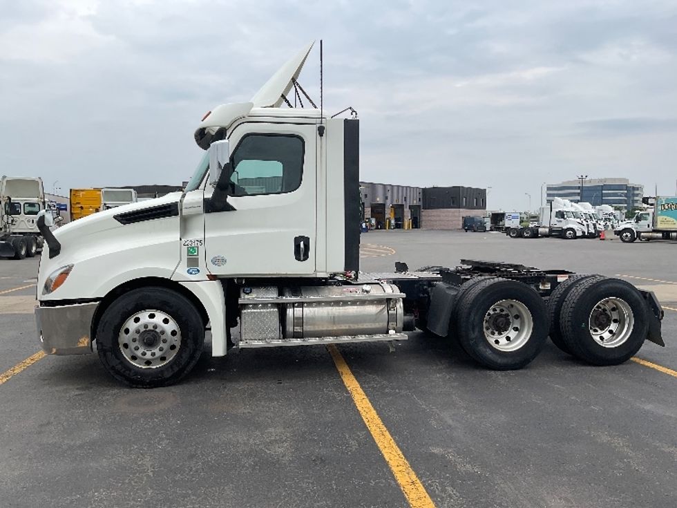 Day Cab Tractor-Heavy Duty Tractors-Freightliner-2019-T12664ST-Saint Laurent-PQ-205,322\n\t\tkm-$ 71,250 - Image 4