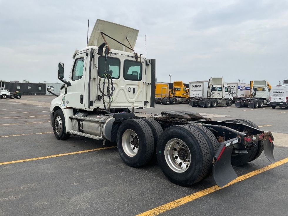 Day Cab Tractor-Heavy Duty Tractors-Freightliner-2019-T12664ST-Saint Laurent-PQ-205,322\n\t\tkm-$ 71,250 - Image 5