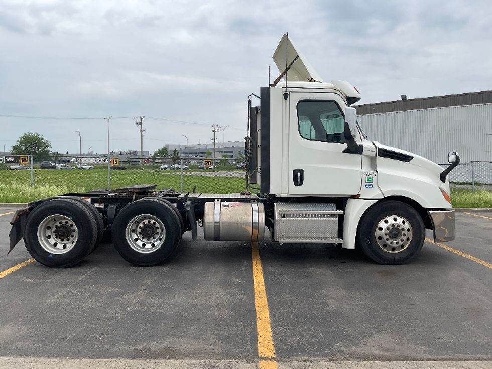 Day Cab Tractor-Heavy Duty Tractors-Freightliner-2019-T12664ST-Saint Laurent-PQ-205,322\n\t\tkm-$ 71,250 - Image 8