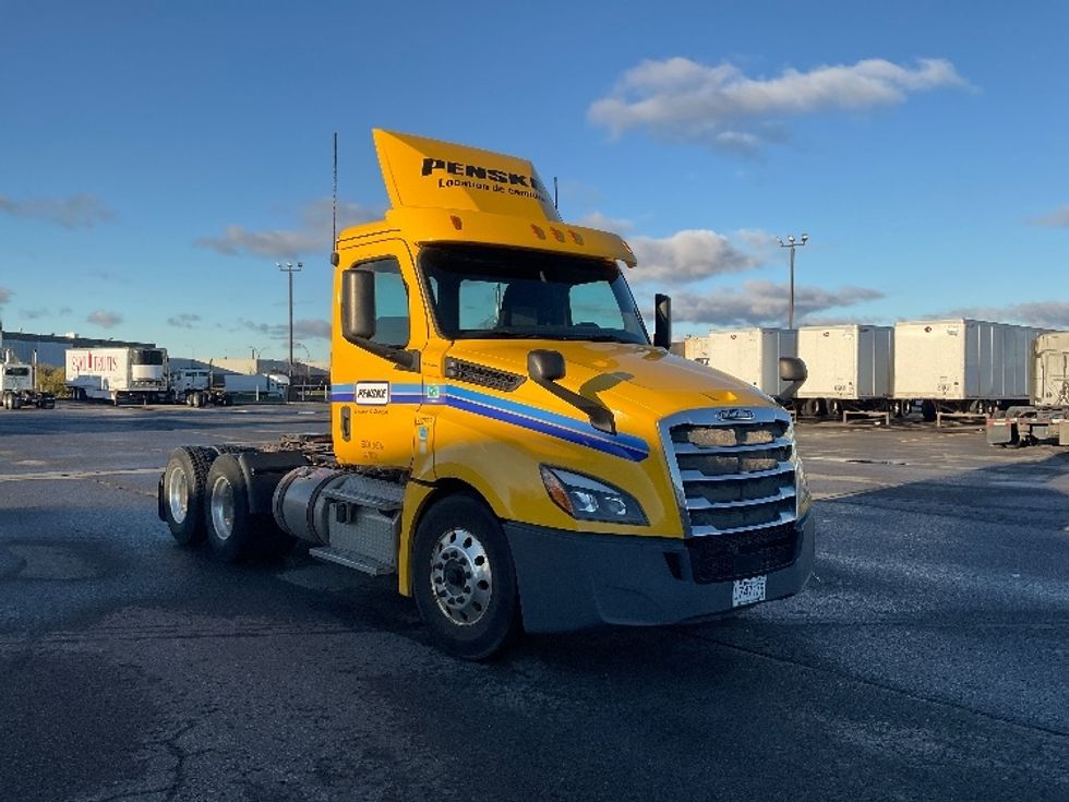 Day Cab Tractor-Heavy Duty Tractors-Freightliner-2019-T12664ST-Saint Laurent-PQ-389,209\n\t\tkm-$ 63,250 - Image 1