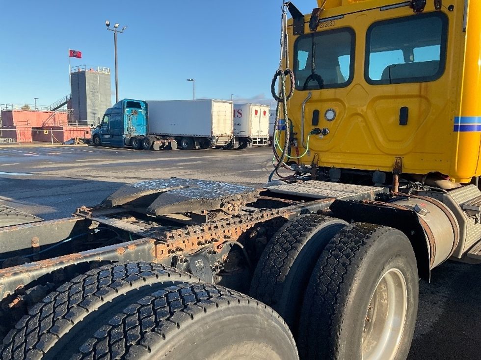 Day Cab Tractor-Heavy Duty Tractors-Freightliner-2019-T12664ST-Saint Laurent-PQ-389,209\n\t\tkm-$ 63,250 - Image 18