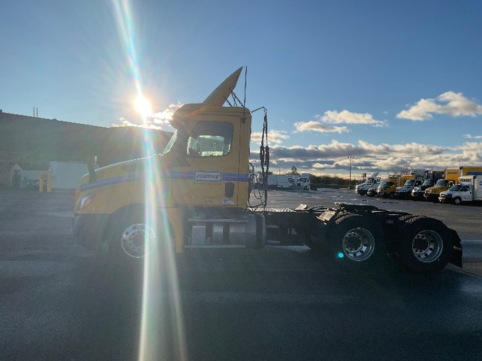 Day Cab Tractor-Heavy Duty Tractors-Freightliner-2019-T12664ST-Saint Laurent-PQ-389,209\n\t\tkm-$ 63,250 - Image 4