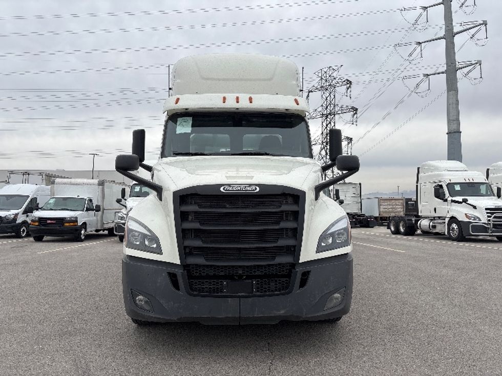 Day Cab Tractor-Heavy Duty Tractors-Freightliner-2019-T12664ST-Salt Lake City-UT-338,387\n\t\tmiles-$ 48,000 - Image 1