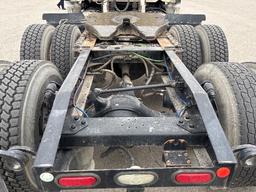 Day Cab Tractor-Heavy Duty Tractors-Freightliner-2019-T12664ST-Salt Lake City-UT-338,387\n\t\tmiles-$ 48,000 - Image 5