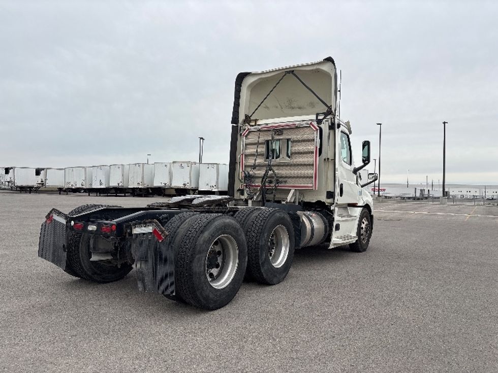 Day Cab Tractor-Heavy Duty Tractors-Freightliner-2019-T12664ST-Salt Lake City-UT-338,387\n\t\tmiles-$ 48,000 - Image 6