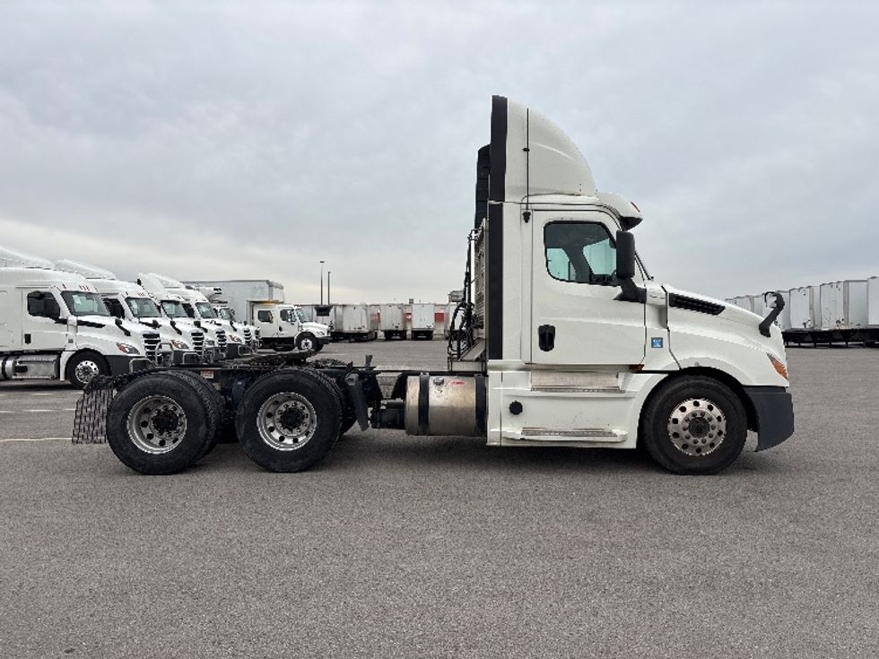 Day Cab Tractor-Heavy Duty Tractors-Freightliner-2019-T12664ST-Salt Lake City-UT-338,387\n\t\tmiles-$ 48,000 - Image 7