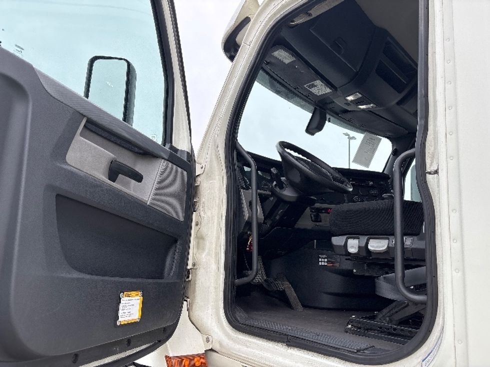 Day Cab Tractor-Heavy Duty Tractors-Freightliner-2019-T12664ST-Salt Lake City-UT-338,387\n\t\tmiles-$ 48,000 - Image 8