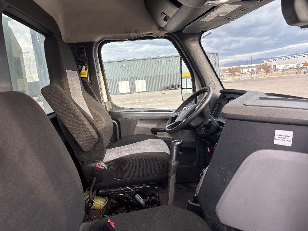 Day Cab Tractor-Heavy Duty Tractors-Freightliner-2019-T12664ST-Salt Lake City-UT-364,582\n\t\tmiles-$ 46,500 - Image 14