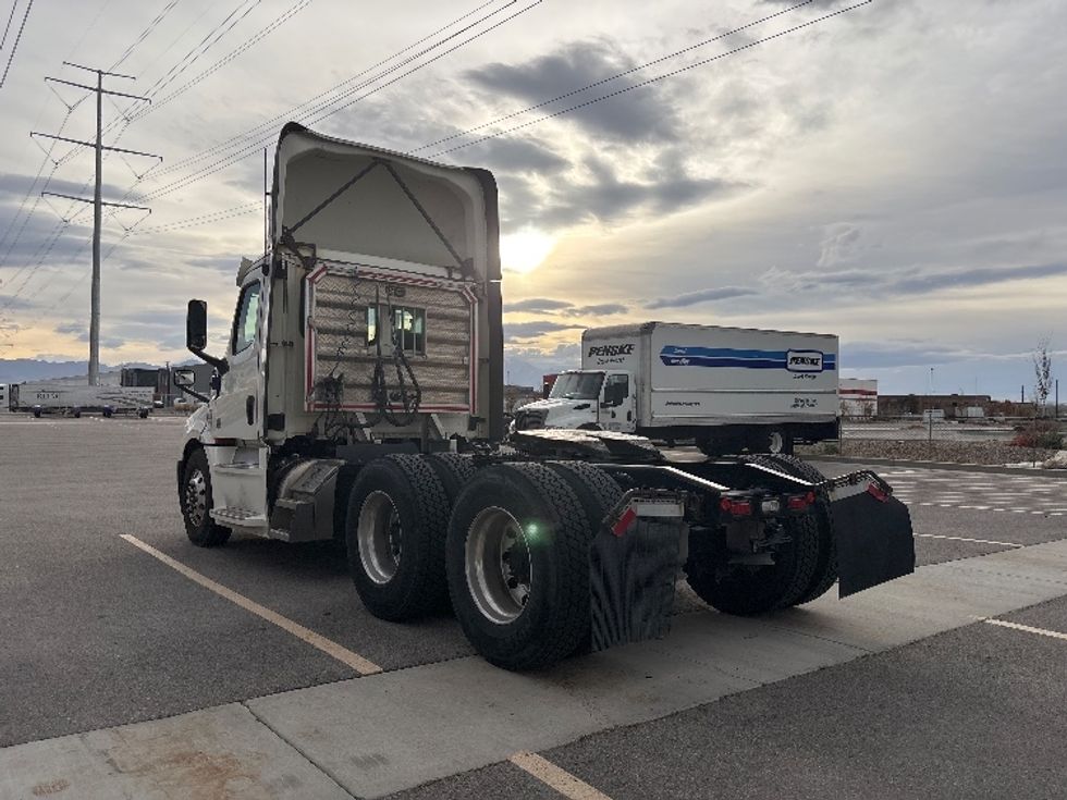 Day Cab Tractor-Heavy Duty Tractors-Freightliner-2019-T12664ST-Salt Lake City-UT-364,582\n\t\tmiles-$ 46,500 - Image 5