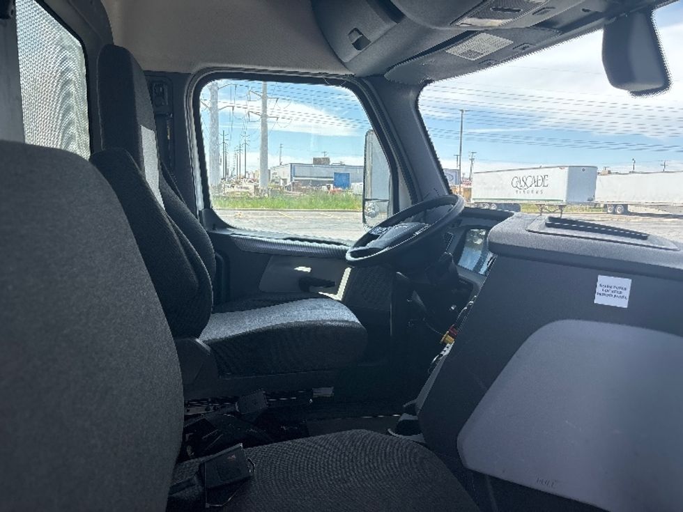 Day Cab Tractor-Heavy Duty Tractors-Freightliner-2019-T12664ST-Salt Lake City-UT-379,937\n\t\tmiles-$ 45,500 - Image 14
